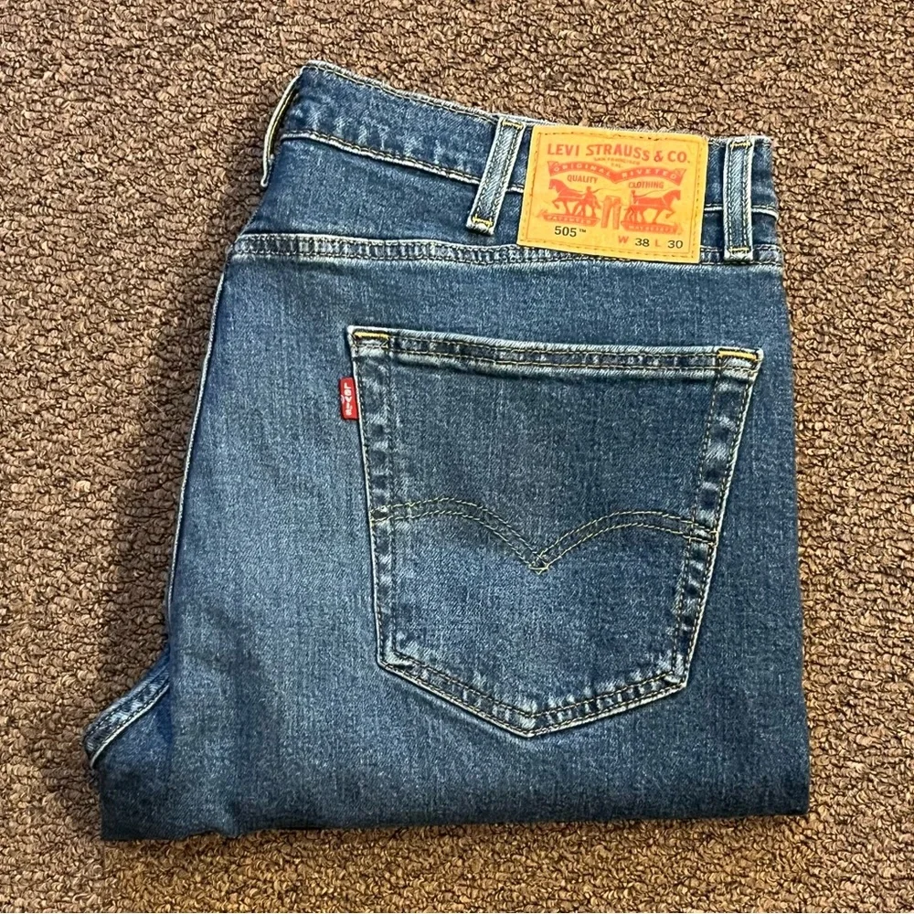Levi’s men’s 505 medium wash blue jeans Size 38 x 30